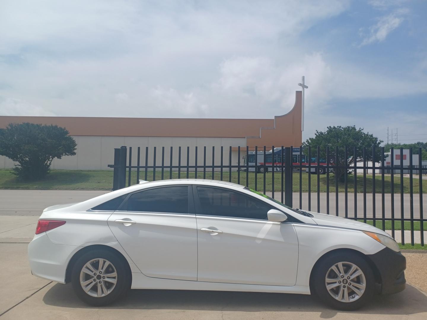 2014 WHITE /BLACK Hyundai Sonata GLS (5NPEB4AC8EH) with an 2.4L L4 DOHC 16V engine, 6-Speed Automatic transmission, located at 2001 E. Lancaster, Ft. Worth, 76103, (817) 336-7000, 32.746181, -97.301018 - Photo#1